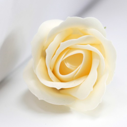 Ekskluzywna róża mydlana mała kremowa